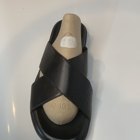 Bally, black leather cross strap sandals. - Picture 6 of 6